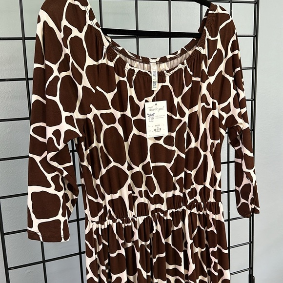 Plus size long giraffe print dress - Picture 2 of 2